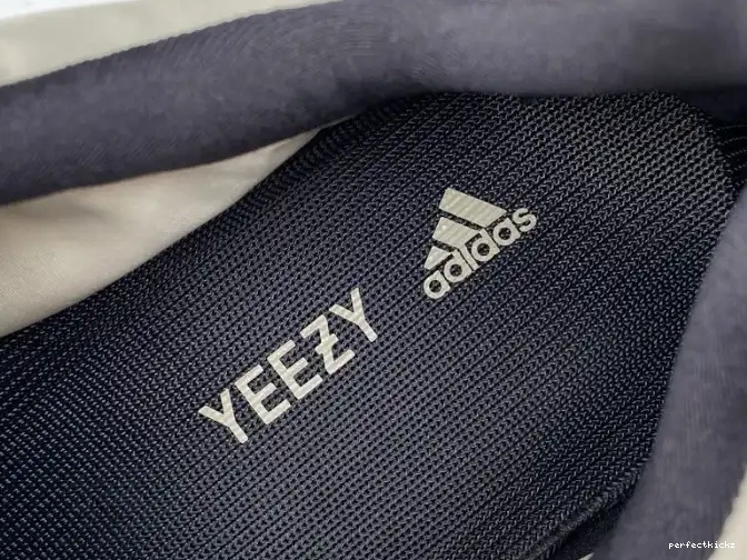 Yeezy 700 Adidas Bone MNVN Boost FY3729 0518